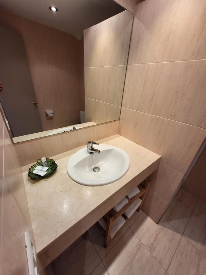 Hostal Torras ซานต์ ฮิลาริ ซาคาล์ม ภายนอก รูปภาพ