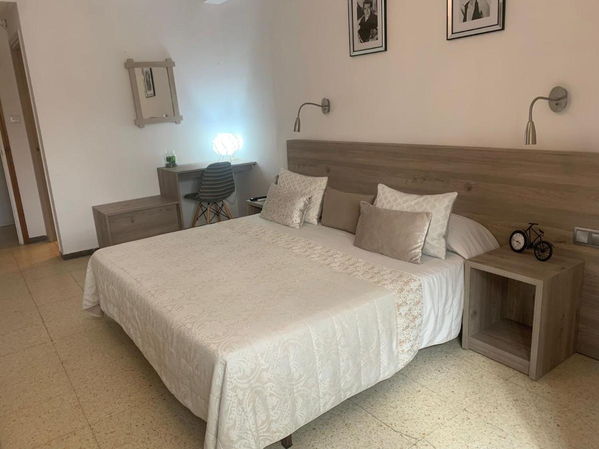Hostal Torras ซานต์ ฮิลาริ ซาคาล์ม ภายนอก รูปภาพ